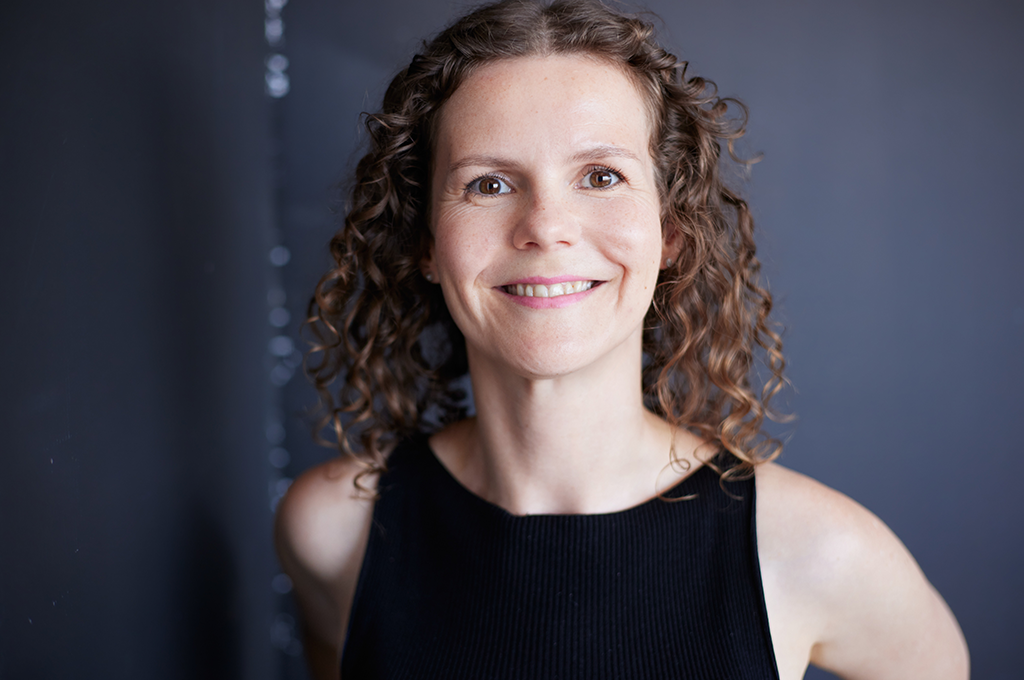 "Here comes the sun!" Schauspiel- und Theater-Workshop mit Schauspielerin und Theaterpädagogin Samira Julia Calder "Here comes the sun!" Schauspiel- und Theater-Workshop mit Schauspielerin und Theaterpädagogin Samira Julia Calder